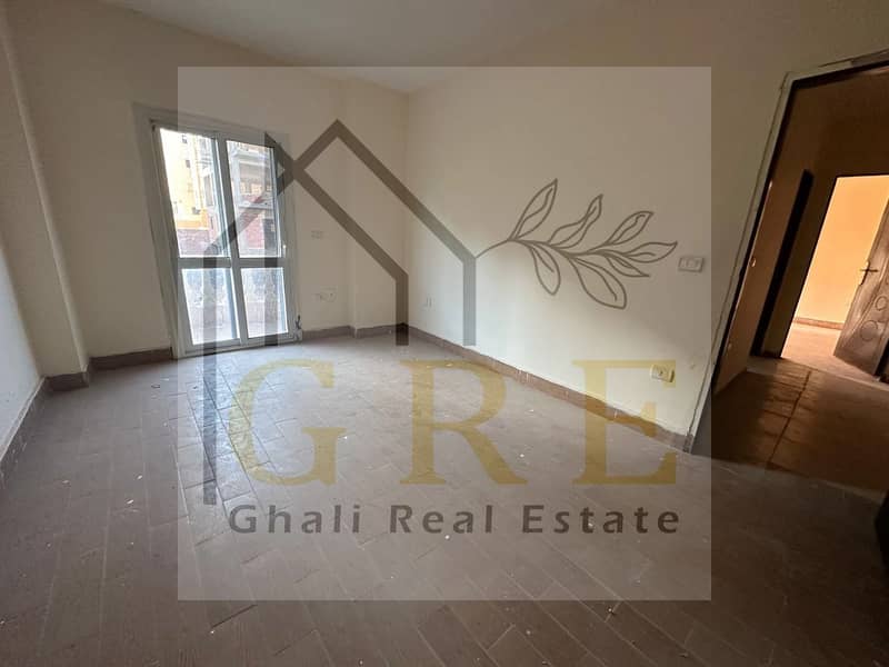 15 f255b883-9bbe-47d2-9380-cfa94f15215f. jpg