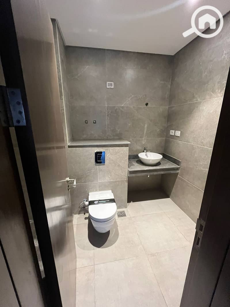 5 229fc204-7cff-4bdb-aa87-cf158143a35e. jpg