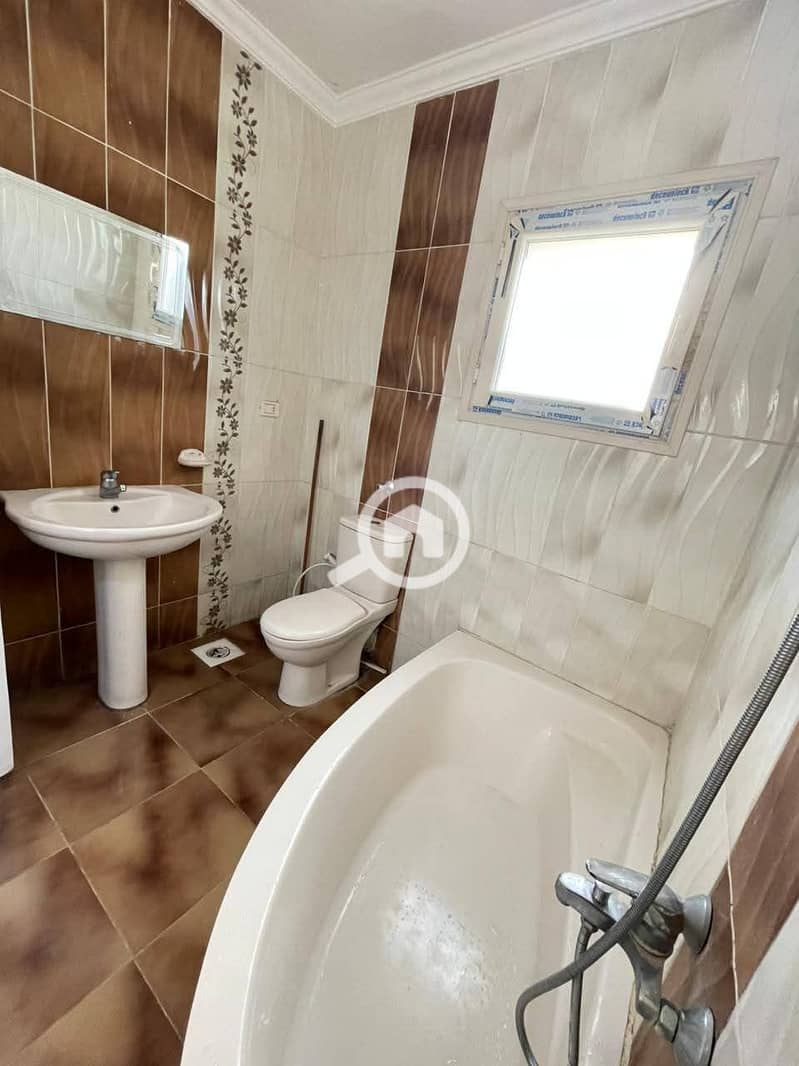 11 60e1f599-7c02-41c1-81bf-f4e8ec49c9bb. jpg