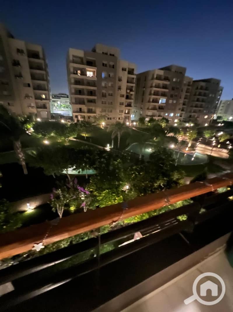 13 b43608c4-a1c6-408e-84d2-ec2cf403bb79. jpg