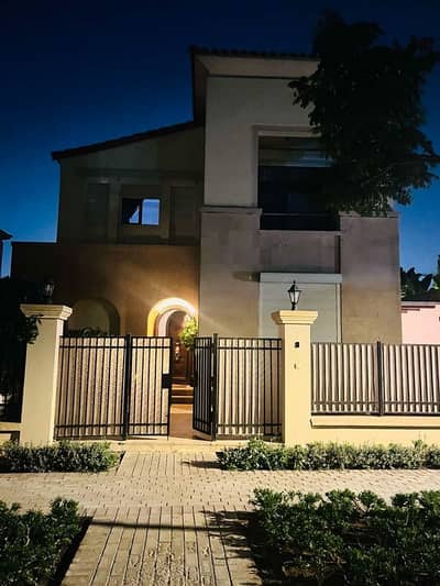 فیلا 4 غرف نوم للايجار في المقطم، القاهرة - uptown Cairo