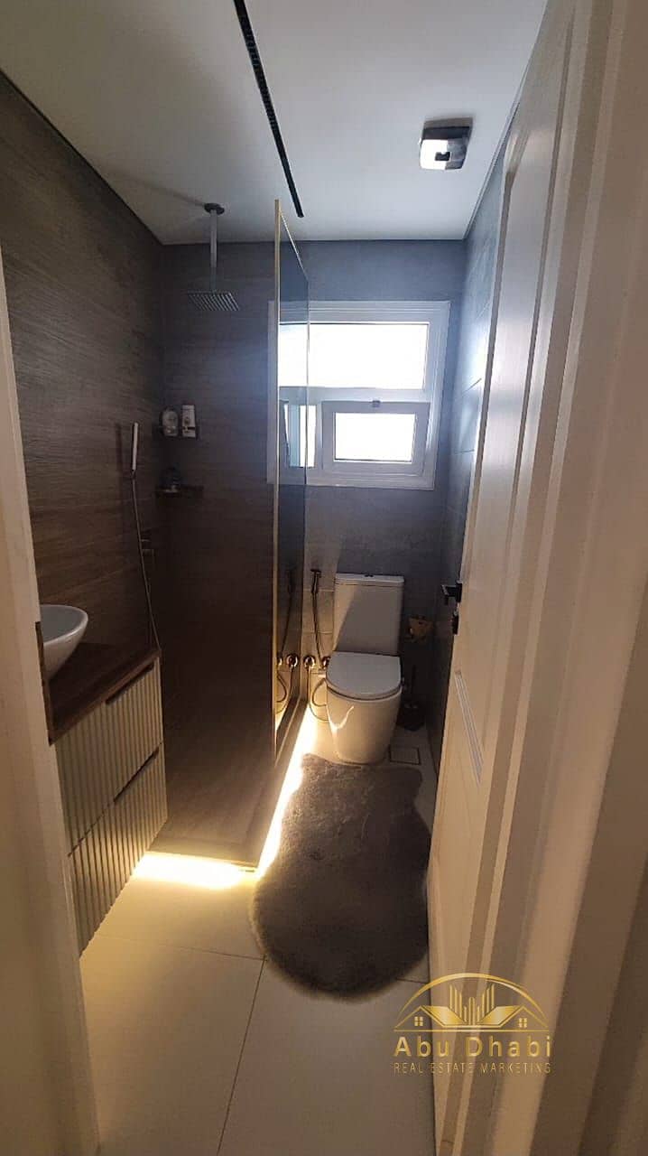 12 de75c918-bdb2-4a86-8364-c9ef082e7fa8. jpg