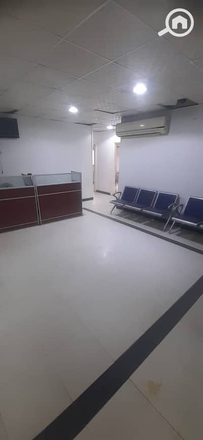 مکتب  للايجار في حدائق الاهرام، الجيزة - مقر ادارى 350 م مدخل خاص للايجار فى حدائق الاهرام 60 الف