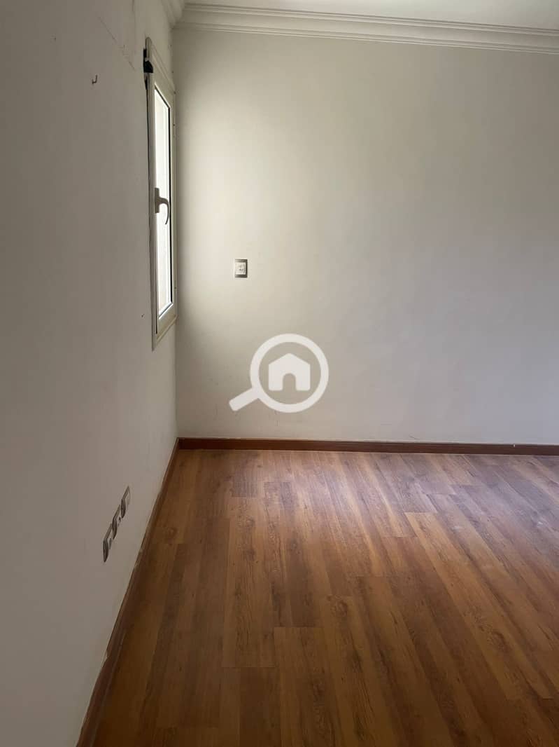 6 32e9f5f1-76c7-48b0-becc-1d4855106710. jpeg