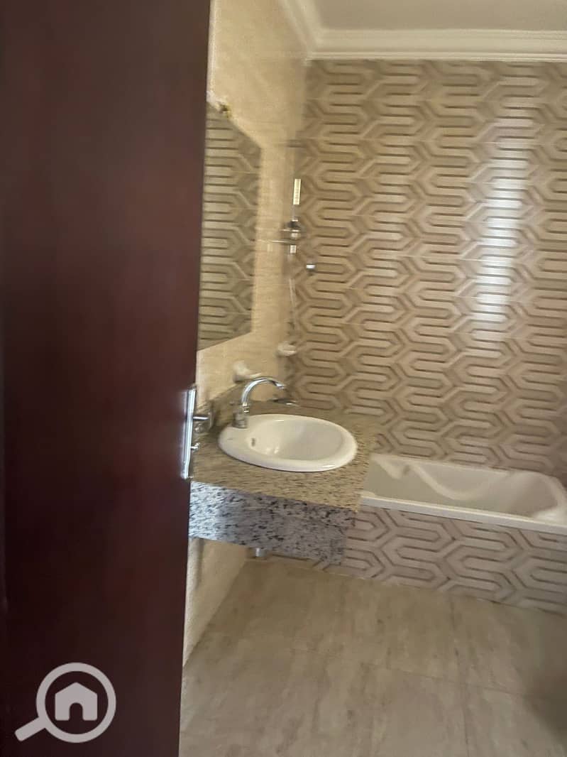 9 946bf841-96ad-4ed7-8301-9ac7de78f2a1. jpeg