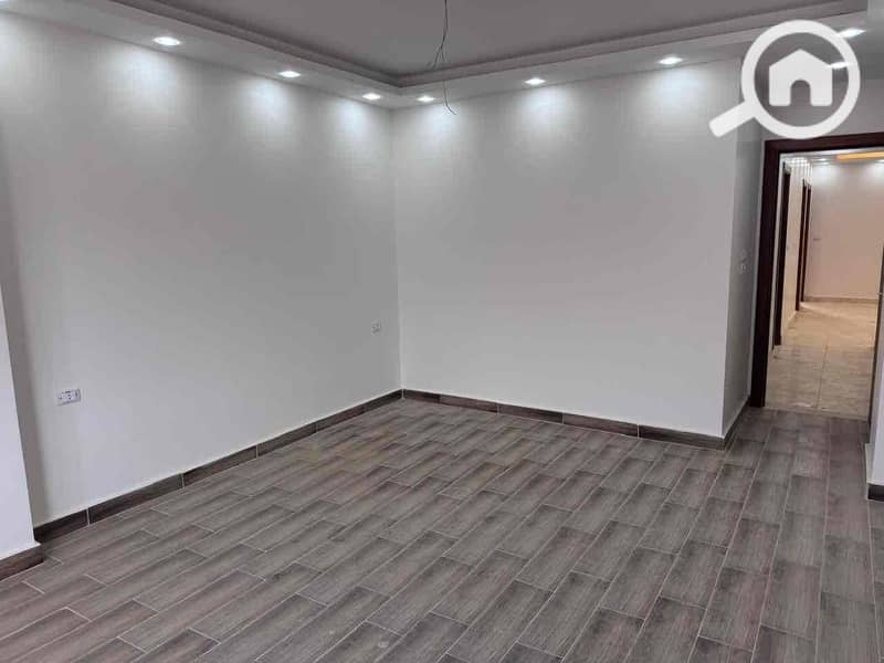 4 efcf76fb-b853-4094-8e51-ad97b0a40936. jpg