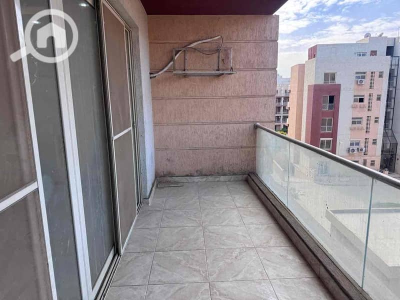 10 22e63283-ba60-44cc-90ea-6e8cf0c9725f. jpg