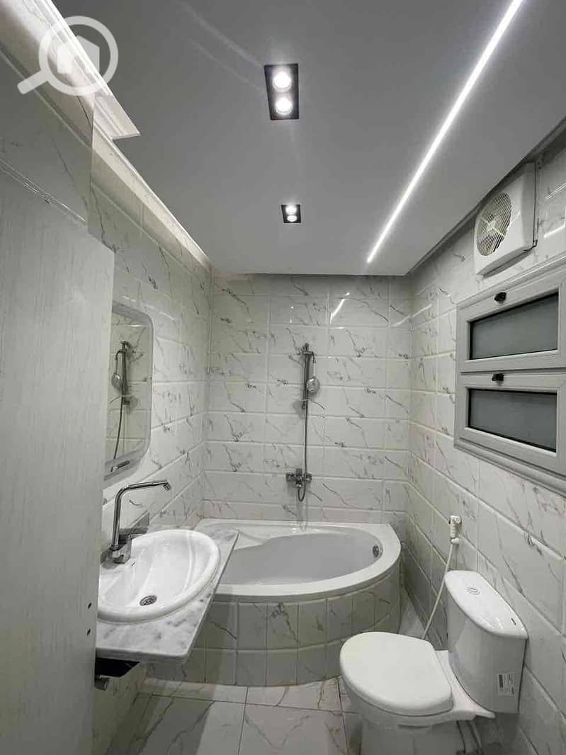 10 7b38eb07-f1a2-460c-ae13-943492a51775. jpg