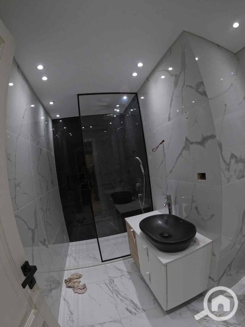 7 d283d3d7-0b82-4d41-a74e-99e3489a4f27. jpg