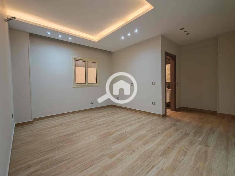 14 8f4ebb77-e522-4a65-84bb-851d11eb817a. jpg