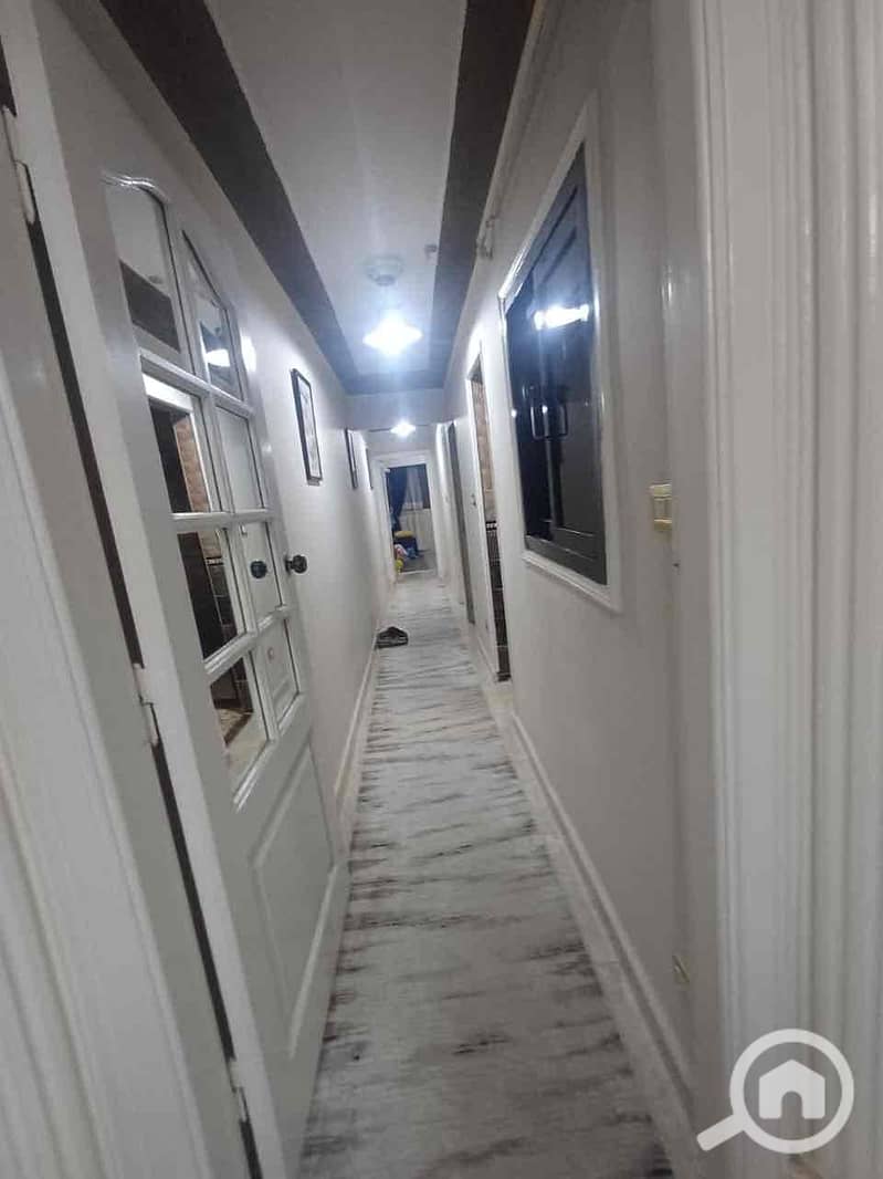 8 d33e8fef-7477-4eff-a595-472436cb10b5. jpg