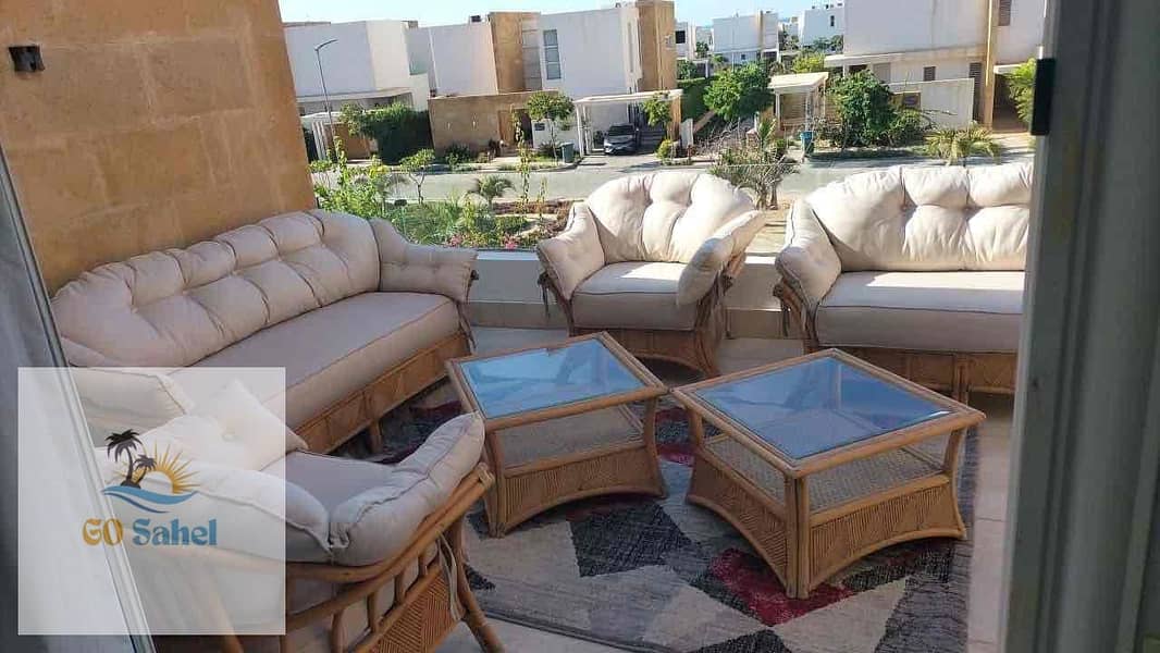 10 a7282e5c-b10f-4e08-9856-e593019cbd0c. jpg