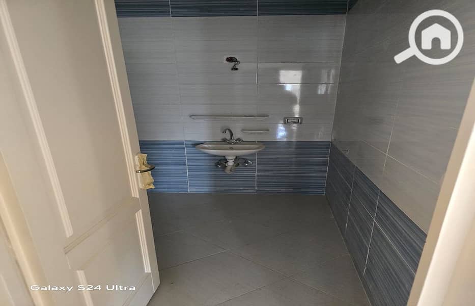 22 e3c2884d-1d4c-422e-ad54-90e709cb8bdb. jpg