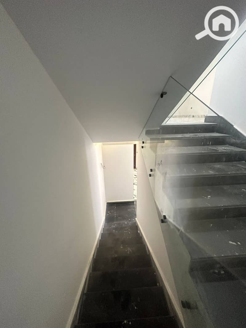 8 94e03c3a-214f-40df-82ee-32f36ca1f5e5. jpg