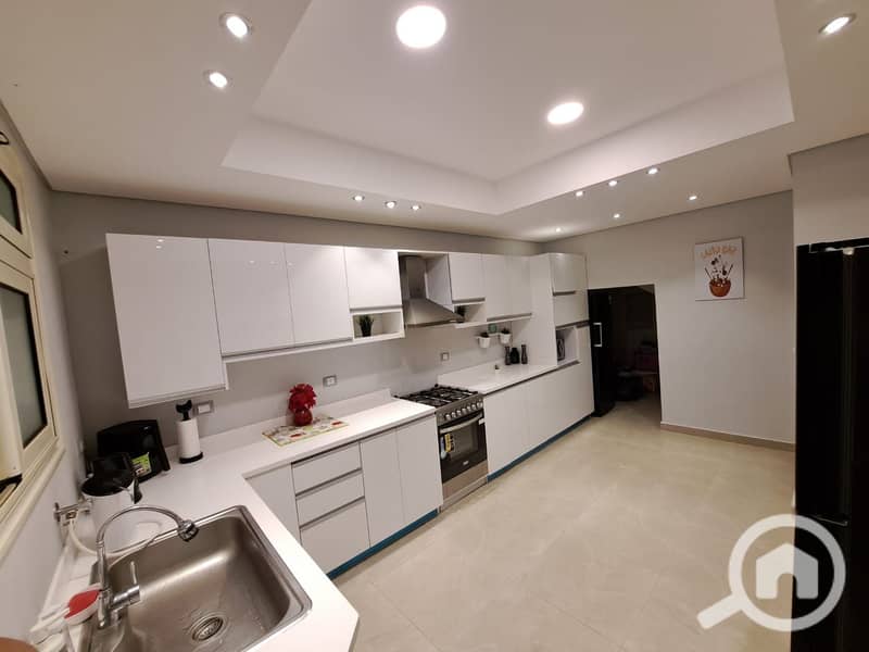 16 db2824c1-bd27-47c1-9d39-d47637ba2898. jpg