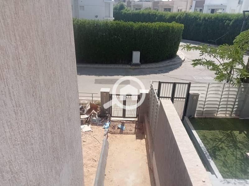 6 246b8253-0dfa-4f67-8b72-03419d49a9e8. jpeg