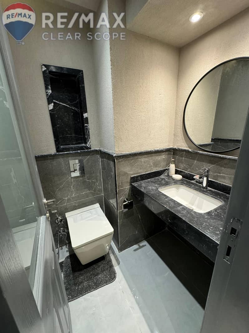 10 535f9c9d-07d7-4c47-835a-c90e8febe81e. jpg