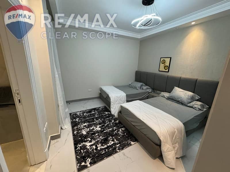 12 744ce443-7949-4486-9e25-b0b3cebd2055. jpg