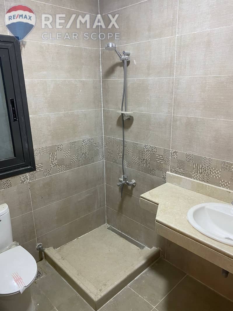 4 156337d1-a698-4dd2-ae0e-ed18727f133d. jpg