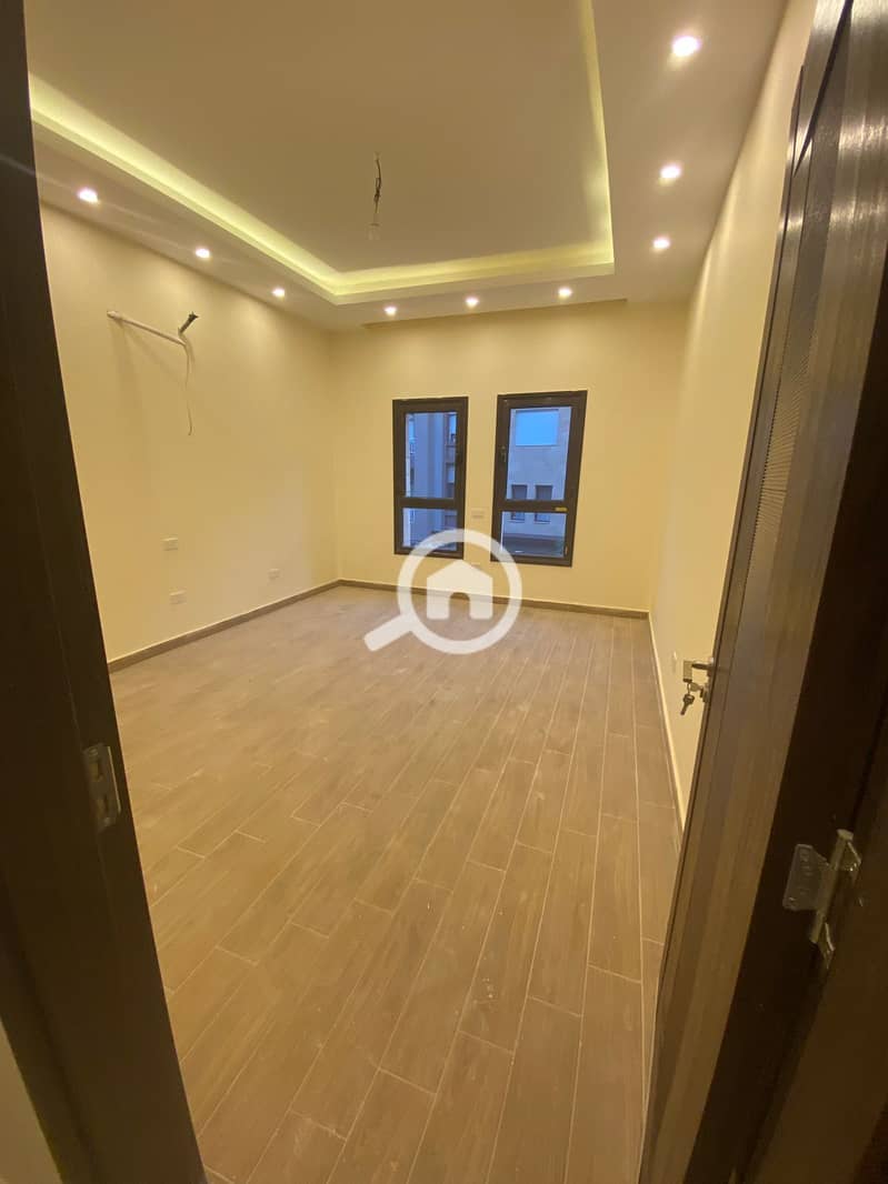 5 7e3ded98-b87e-414e-9d24-1ea815818ee2. jpg