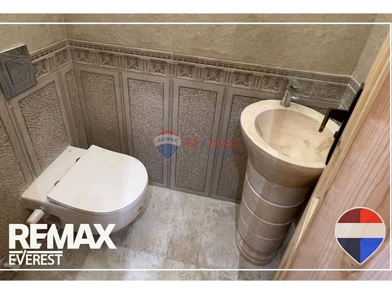 10 c978ed7d-b057-4c49-8720-e88497a019c1. jpg