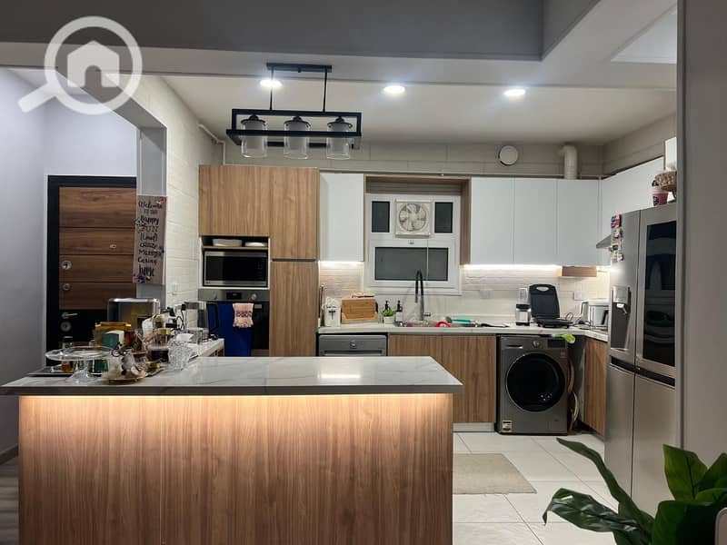 4 30e9f99a-3189-4a5e-8c0d-2f2c81d52d94. jpeg