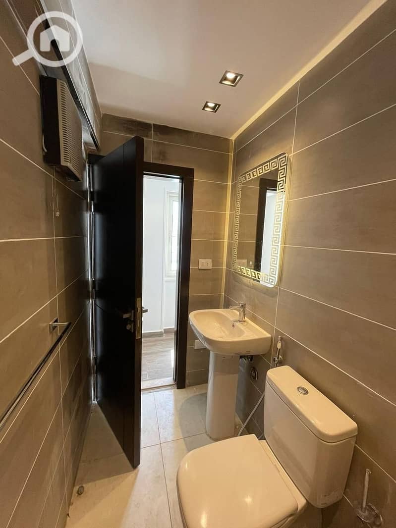 4 5b79fab1-1888-4c71-ad9a-c121debfc51e. jpg