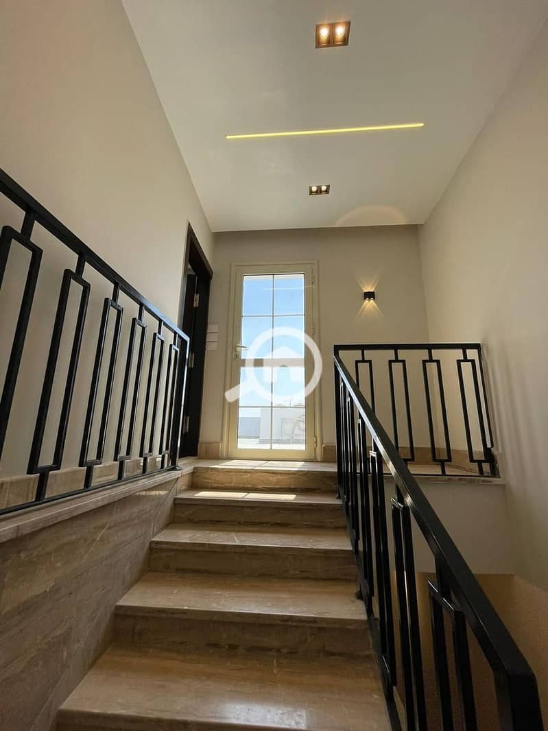 7 82c27da8-22b5-4cde-85bc-428713e8d318. jpg