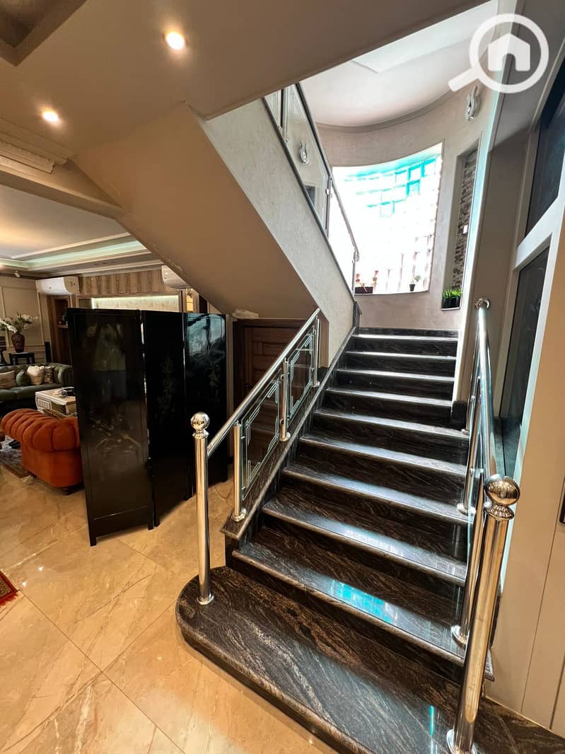 4 27dfea54-5564-48e5-a4b4-d74a4bc26d9a. jpg