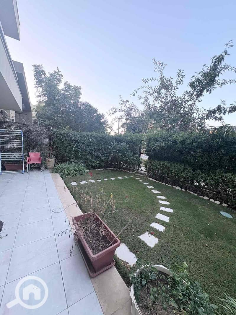 4 715158b1-86c3-402d-af9a-4a3ae2fe9948. jpg