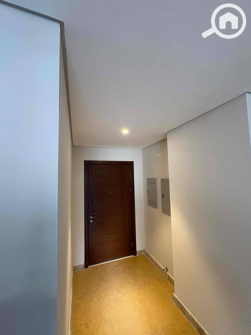 3 990b866a-3278-4591-84c7-45c0e909e472. jpg