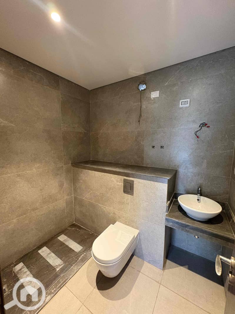 5 c94a3832-b5cd-45df-8afe-69826268fe97. jpg