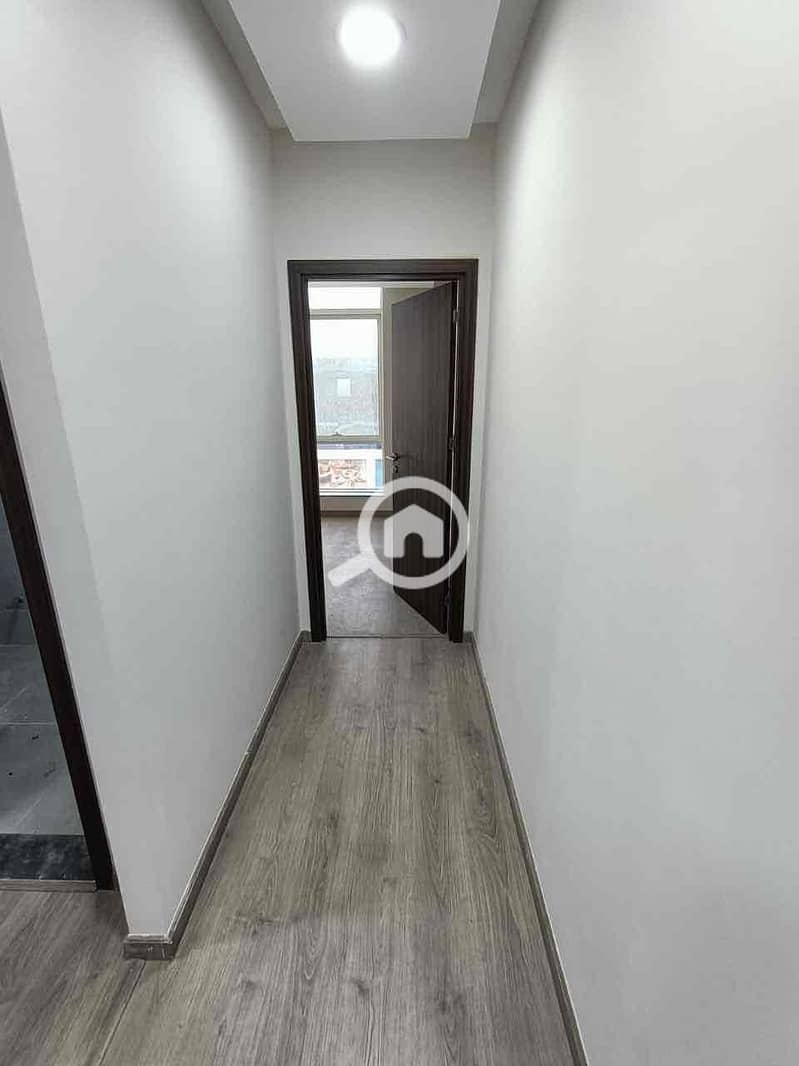 2 c1294aef-7321-478f-8f89-8c03e6fbb4b3. jpg