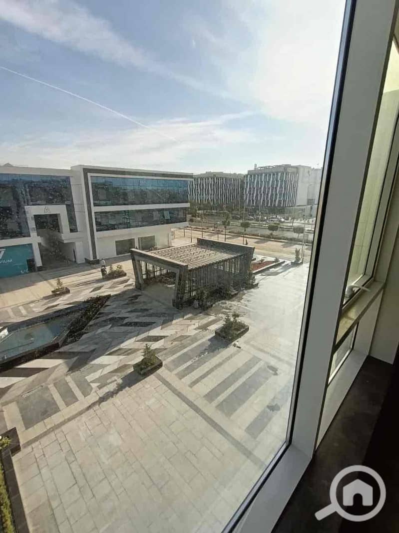 11 ed22a9c6-ac7b-43e7-94f7-8d4ec1cf1787. jpg