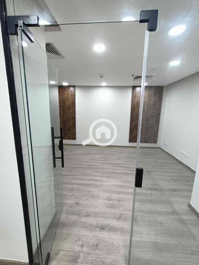 12 05c4066e-25fd-4746-82a7-3726318dd291. jpg