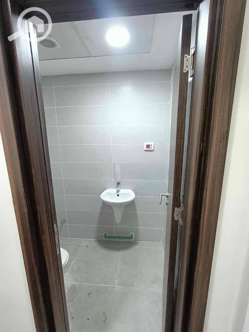 14 6b165072-14e3-48eb-a415-0716c0f8e3b3. jpg