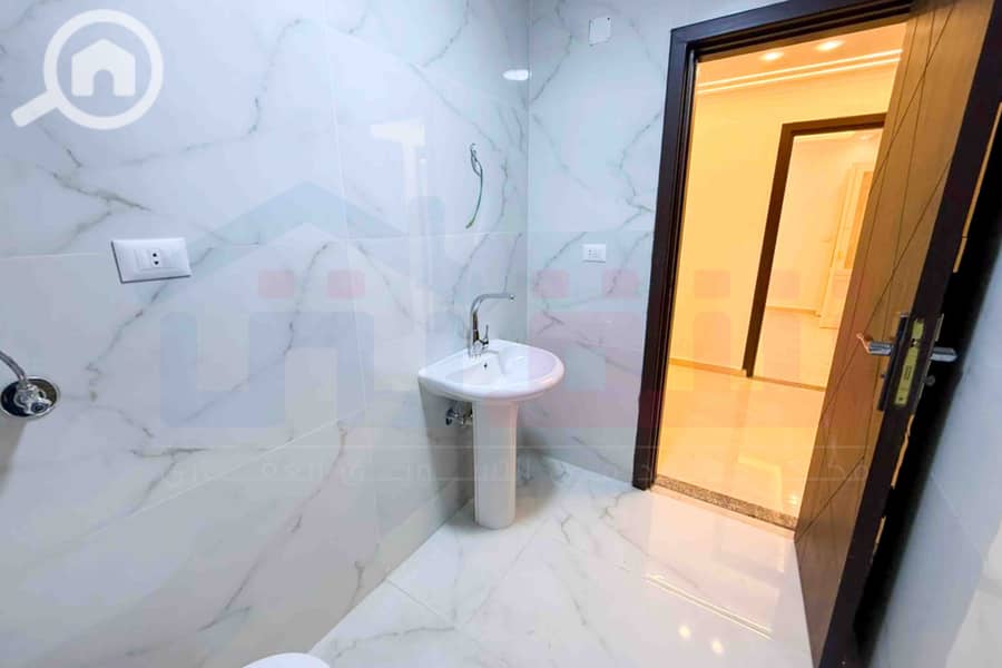 16 WhatsApp Image 2025-12-29 at 15.57. 18 (1). jpg