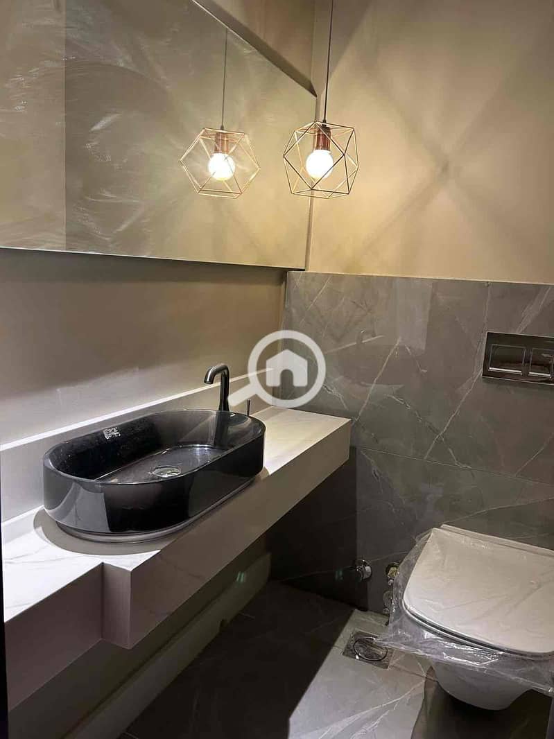 5 d5587c5c-0105-4c69-9a9f-361715e6fbbe. jpg