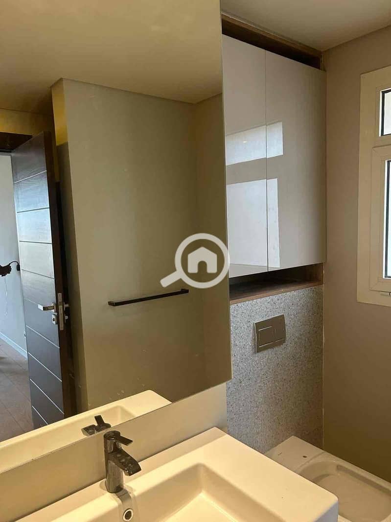 10 ec097906-df8e-42cc-b1d5-5b917bff6f3e. jpg