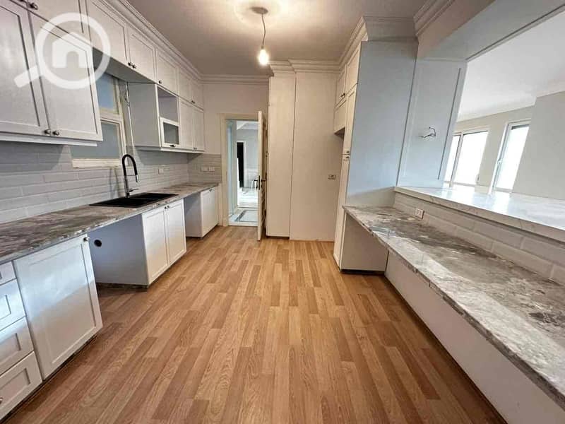 12 c4e5bf45-8b42-41ab-9de6-9cf6a755fb51. jpg