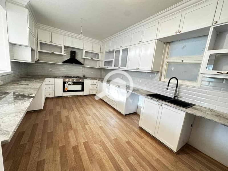 24 e02e946e-c91a-4a36-a603-7306becbc12d. jpg