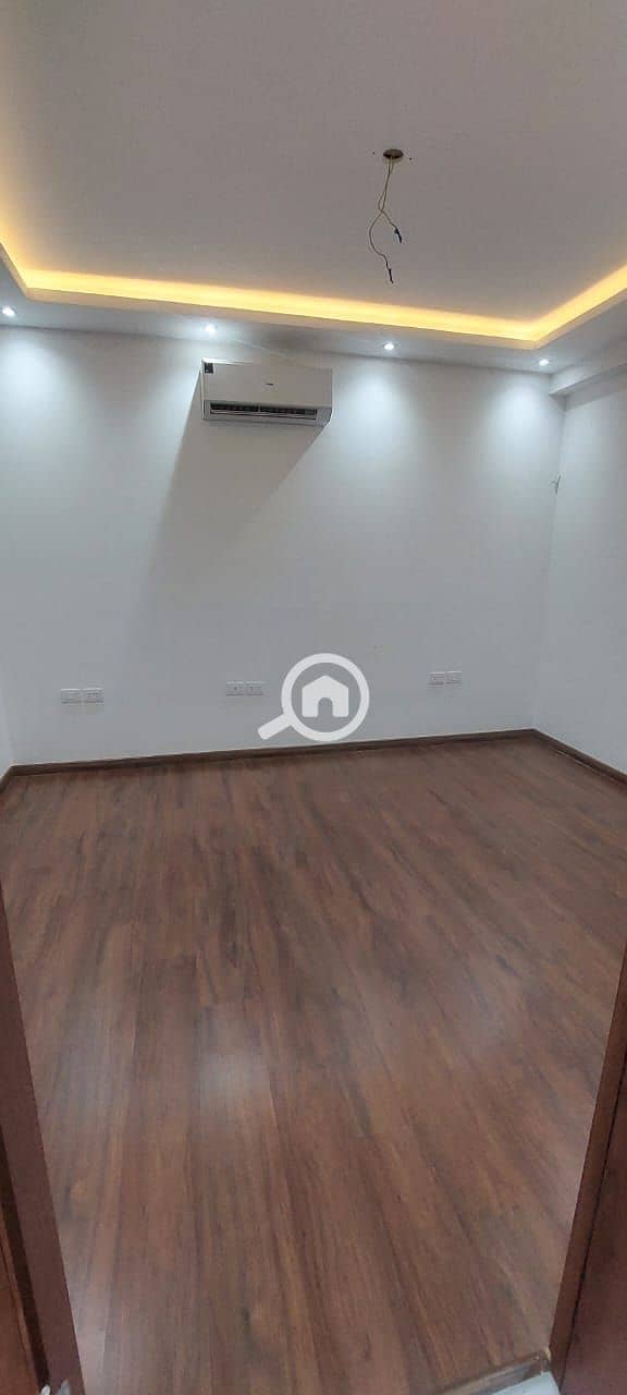 4 22b84dc1-2e26-4a76-b760-4d21bc3d3e9e. jpg