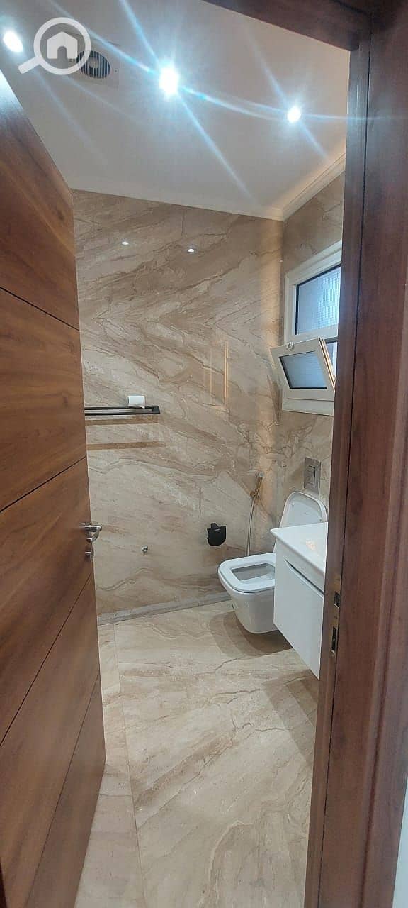 6 b15e37f8-9af8-41b3-a04a-00618f1b778d. jpg