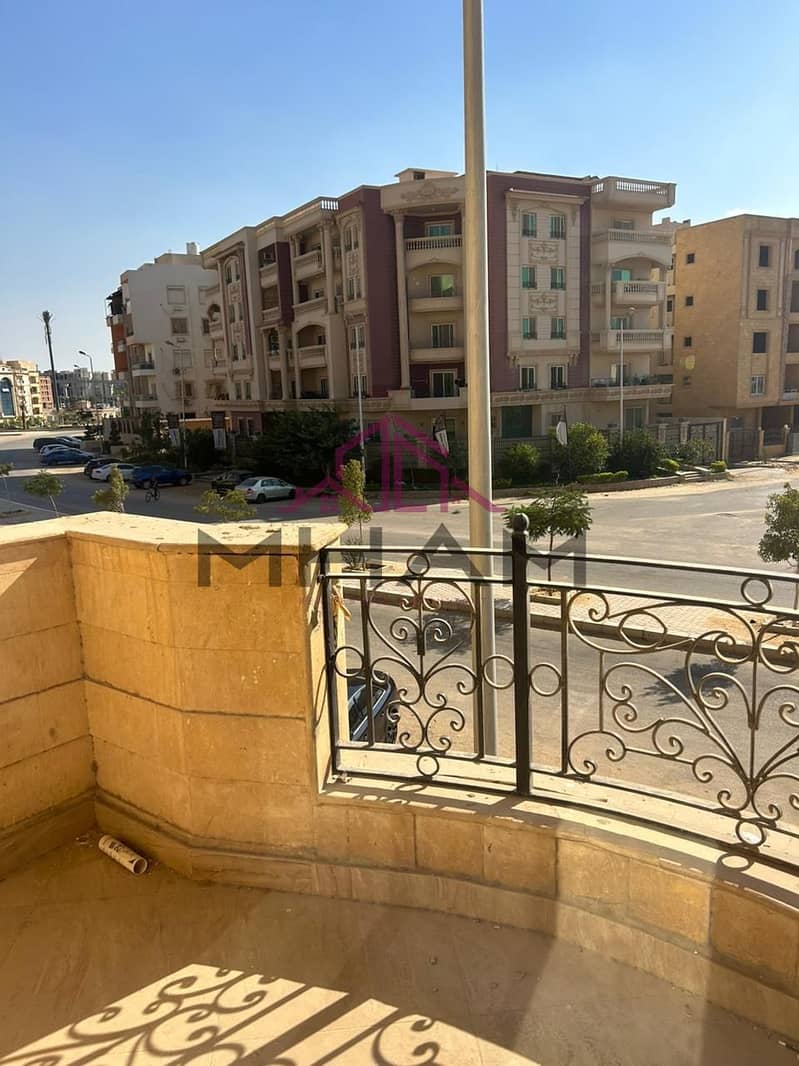 8 photo_5949460759840492912_y. jpg