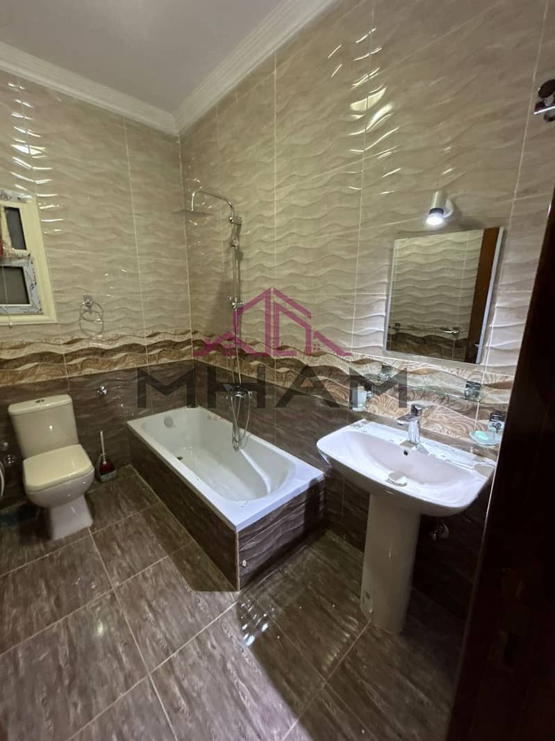 9 photo_5949460759840492913_y. jpg