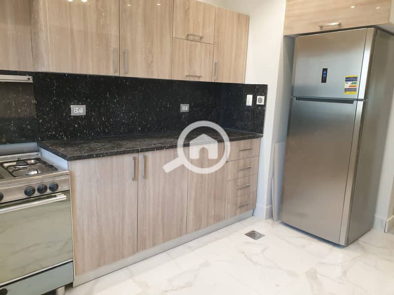 5 94e303e0-a49d-4c76-9dca-461bba158e70. jpg