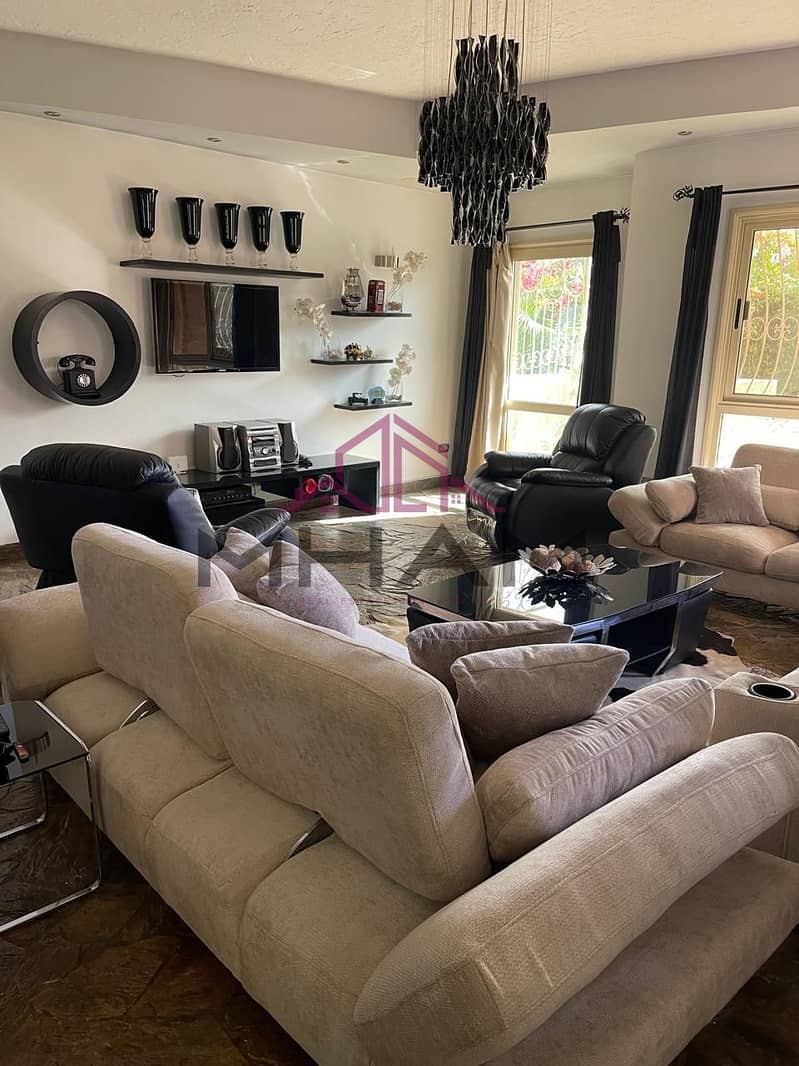 2 photo_5890732339107663019_y. jpg