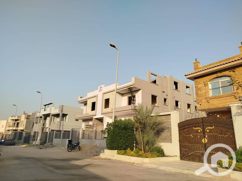 4 700b4bbf-e9bd-48f7-9904-26b9c1e70455. jpg