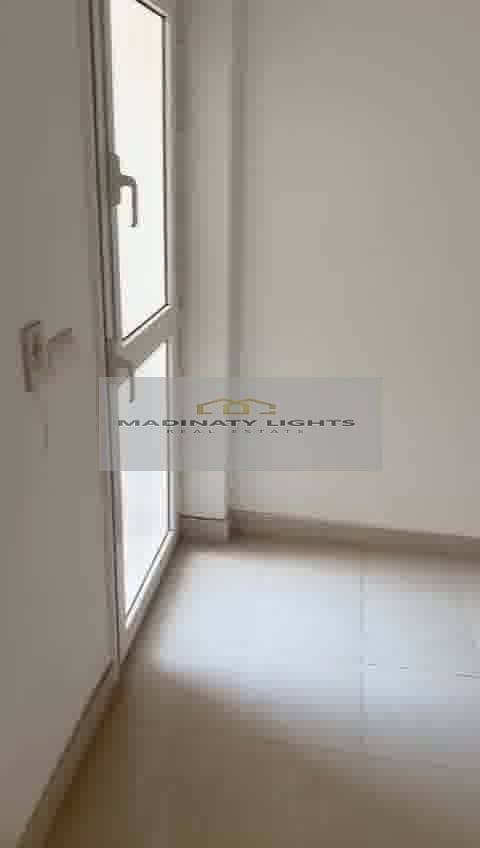 5 ezgif-frame-052. jpg