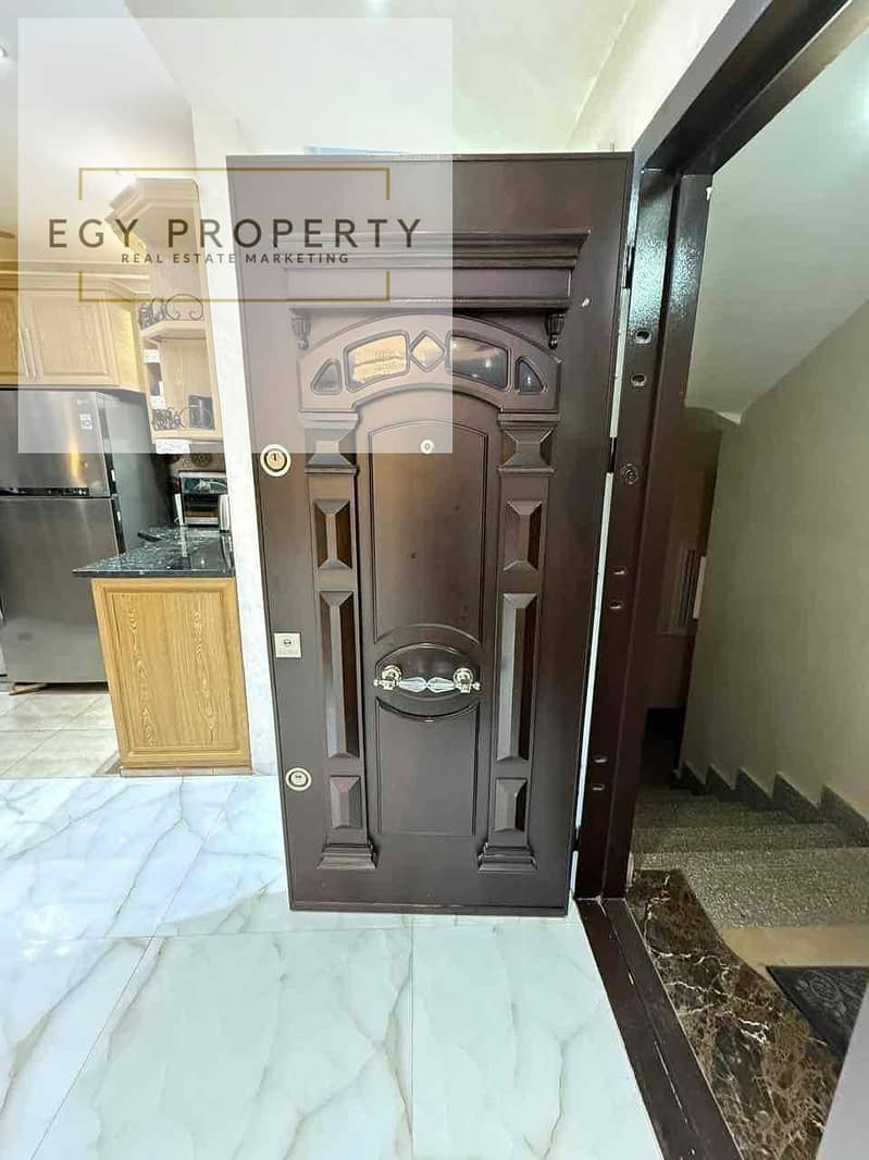 5 0896d21f-d5df-47a7-825f-04179eb64240. jpg